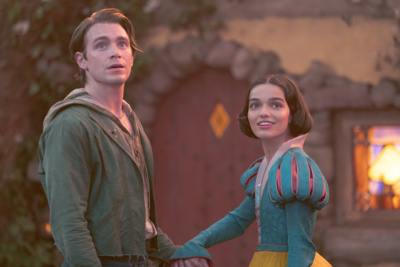 This is not a love story: Jonathan (Andrew Burnap) and Snow White (Rachel Zegler).