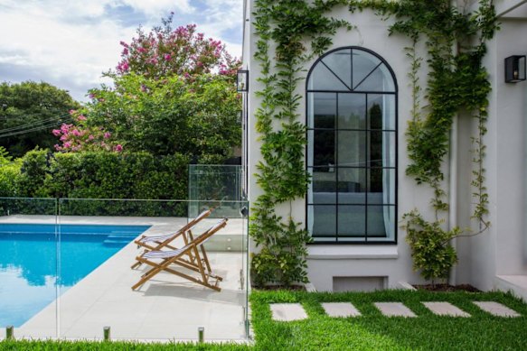 Kambala em Rose Bay oferece vistas do porto e custa US$ 30 mil por semana.