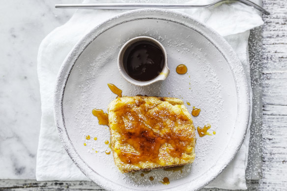 Puftaloons with golden syrup.