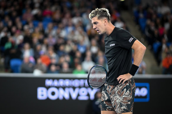 Thanasi Kokkinakis has been able to hold his serve and force the second set to a tiebreak against Andy Murray. 