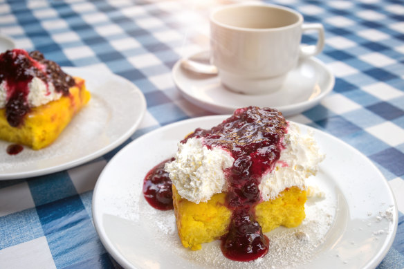 Saffranspannkaka with whipped cream and syrup of berries.