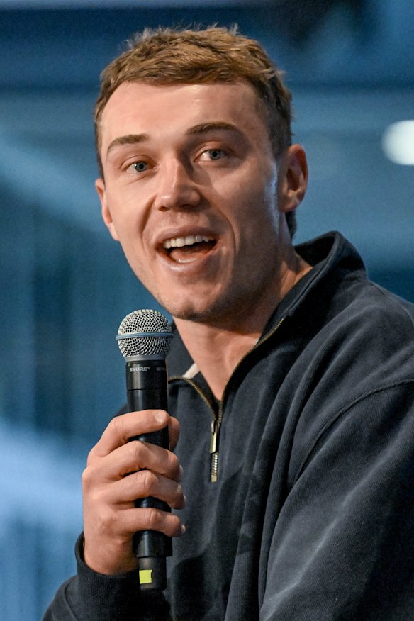 Cripps choose a more relaxed look for the event. 