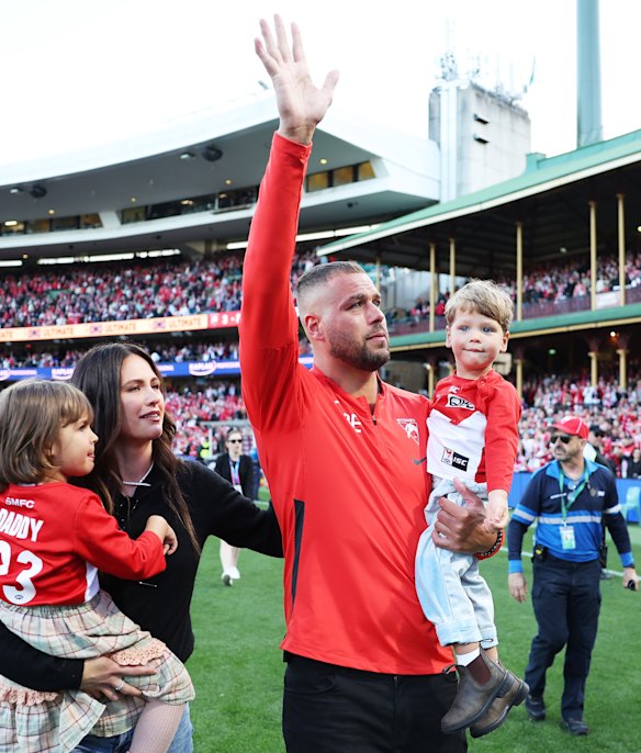 Lance “Buddy” Franklin takes a lap of honour at the SCG.