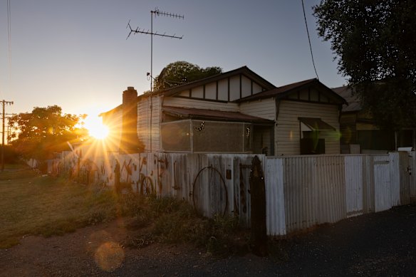 The home of suspected triple murderer Julian Ingram at Lake Cargelligo.