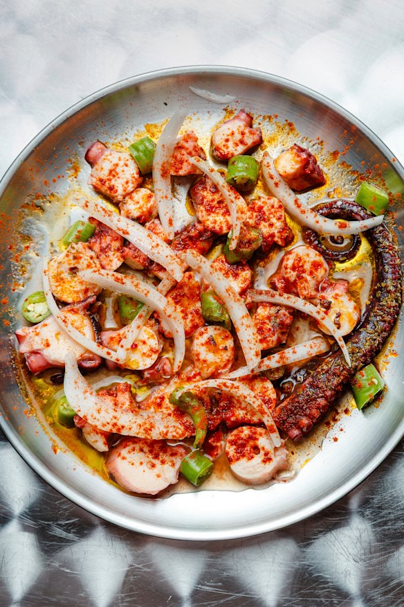 Htapodi xidato – pickled octopus.