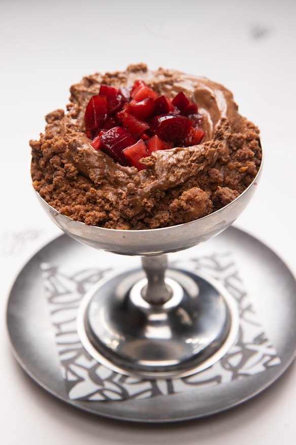 Chocolate mousse with milk crumb.