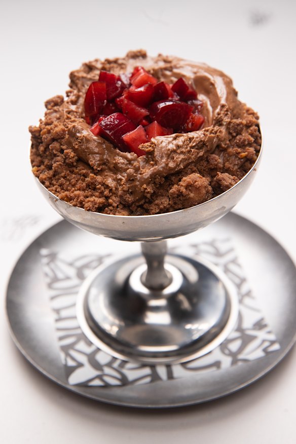 Chocolate mousse with milk crumb.