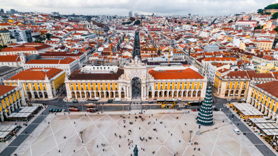 Christmas decorations in the Praça de Comércio.