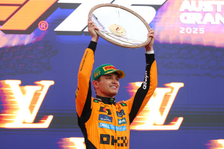Wet and wild Melbourne heralds new Formula 1 season