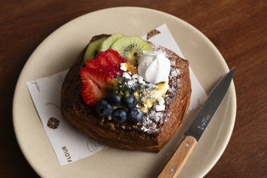 Pavlova danish at Flour.