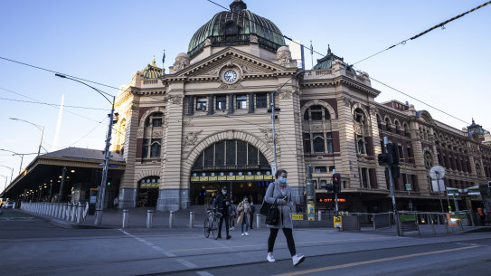 Allowing Melburnians to travel to regional Victoria was being discussed at a meeting of ministers on Tuesday night.