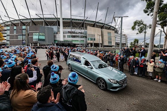 A guard of honour farewells Neale Daniher at the MCG.