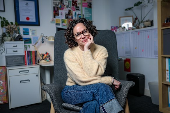Thea Baker, a psychotherapist who deals with many women with medical trauma and has her own lived experience of living with ignored endo pain.