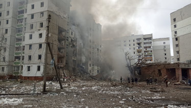 Una vista del centro della città di Chernigov, Ucraina, dopo un attacco aereo russo.
