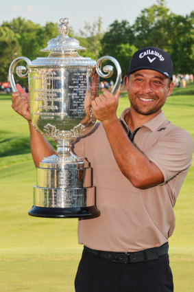 Xander Schauffele  with the Wanamaker Trophy.