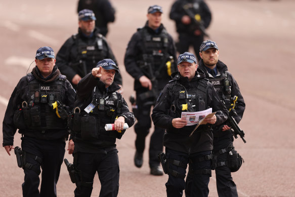 London police are struggling to meet recruitment targets.