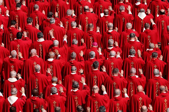 In the coming days, the cardinals will meet to decide who should be the new pope.