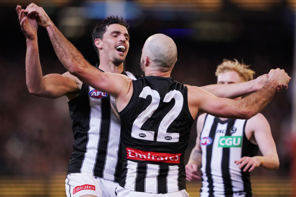 Scott Pendlebury, in his 300th game, waltzes with fellow Magpie veteran Steele Sidebottom. 