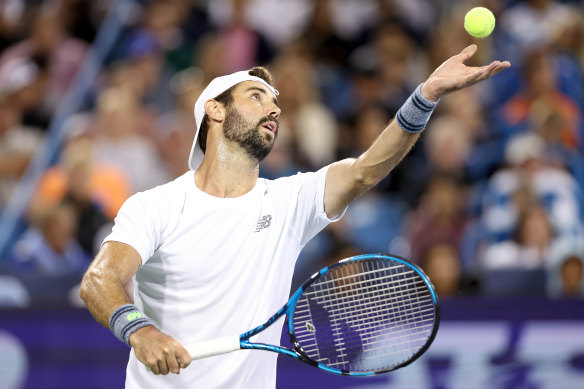 Jordan Thompson serves to Carlos Alcaraz in Ohio.