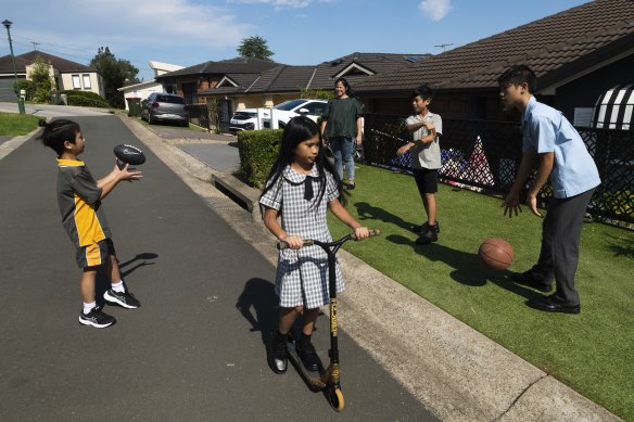 Jolina Crescini with her children Roman, 7, Emerald, 9, Dean Crescin, 11, and Myles Crescin,13.