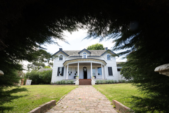 Lindsay’s former residence at Mulberry Hill.