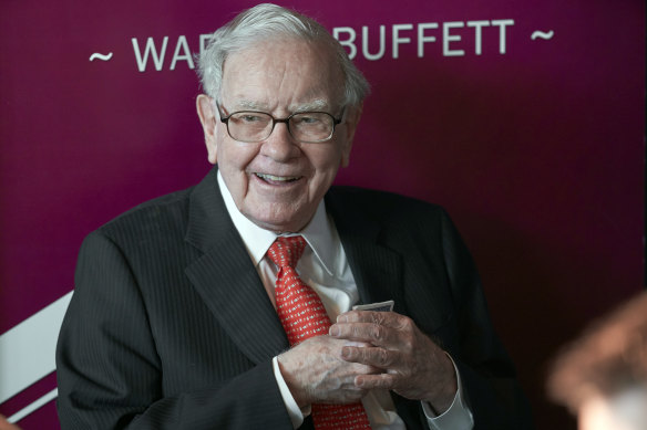 The meal with the Berkshire Hathaway CEO was offered on an eBay auction to benefit the San-Francisco-based charity GLIDE, which helps homeless people.