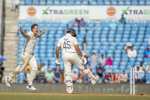 Pat Cummins defeated Rohit Sharma with the second new ball.