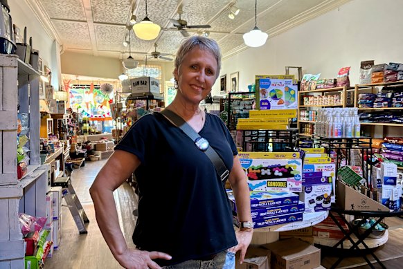 Pet shop owner Holli Andrews is campaigning for Abdul El-Sayed to get private money out of politics.