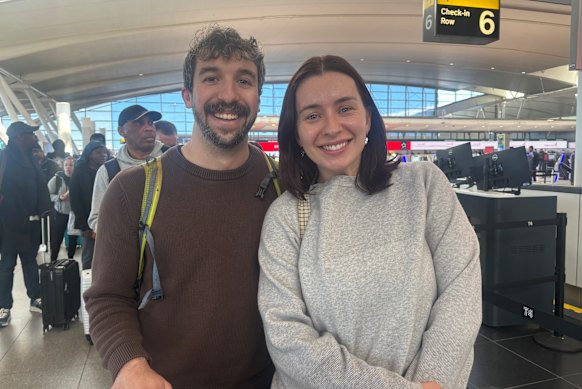 Jordan e Meredith Blazak aprovaram que a Delta Air Lines abandonasse as vantagens para os políticos até que o impasse fosse resolvido.