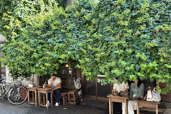 The leafy facade of retro-style cafe Salon de Amanto.