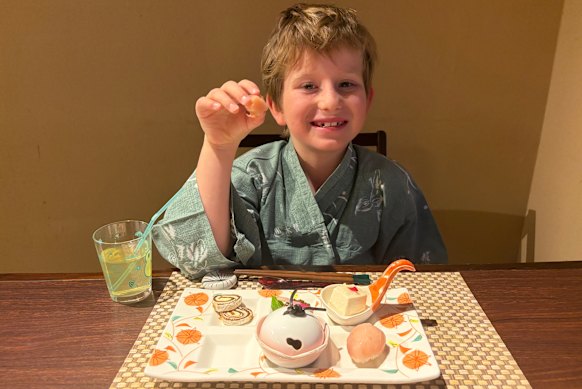 Oliver enjoying dinner at Urara Tsutaya ryokan at Kiso-Fukushima.
