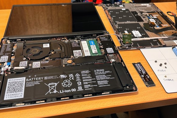 Everything inside the laptop is labelled, and everything uses the same screws, so you can take it apart in a matter of minutes.