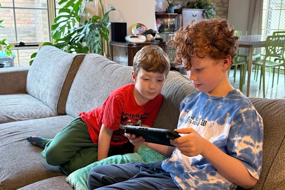 ICARUS (RIGHT) test the switch 2, while the brother is waiting for his turn.