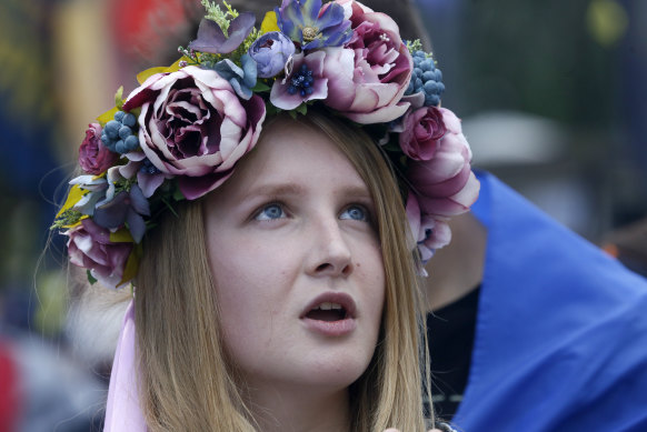 Ukrainian language activists sang the natioonal anthem outside parliamanet in 2020, when the parliament was considering a law that would permit Russian speakers to be educated in Russian. 
