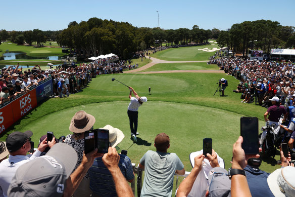 Cameron Smith teeing off at the first with huge galleries.