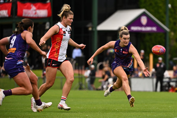 Docker Hayley Miller hunts a loose ball against St Kilda.