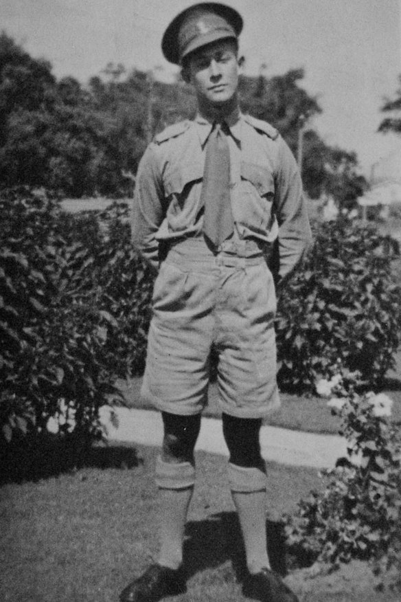 Sid Webber was born in 1917 in the Sydney suburb of Auburn. In 1940 he enlisted as an ambulanceman and sailed for Singapore in August 1941.