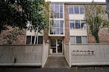 The 1960s, top-floor, two-bedroom apartment at 6/11 Henry Street, in inner-eastern Melbourne’s Hawthorn sold at auction for $666,000.