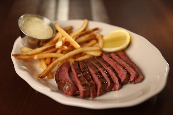 Steak Frites feito com peito Wagyu no Common Cuts.