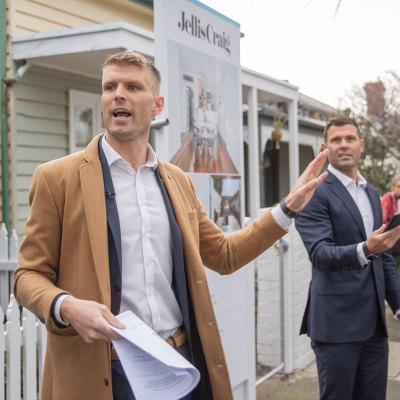 Kensington terrace passes in, sells later for $1,187,500