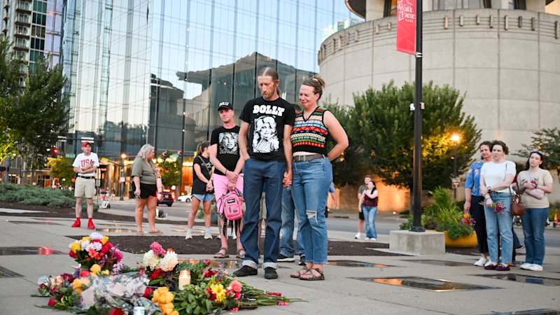 America Mourns Dolly Parton