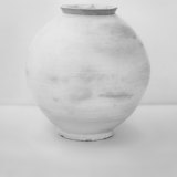 A ceramic pot in Koo Bohnchang's Light Shadow.