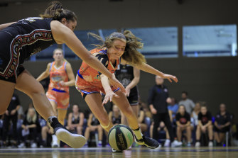 Anneli Maley in action with the Spirit in the WNBL before her move to Chicago.