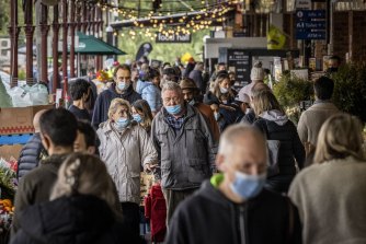 Pre-lockdown shopping helped the economy grow by 0.7 per cent in the June quarter.