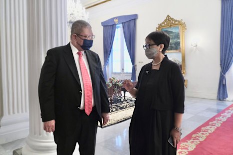 Saifuddin Abdullah with Indonesian Foreign Minister Retno Marsudi in Jakarta on Monday.