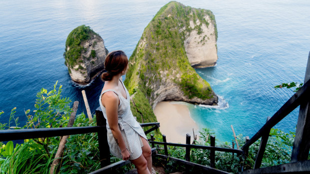 The view from the stairs to Kelingking beach on Nusa Penida Kelingking beach, Bali.