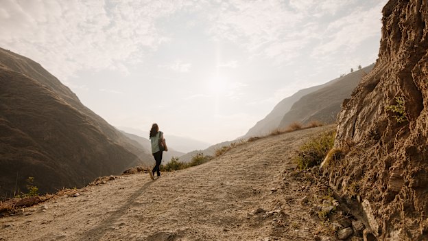 Doris Godoy, a psychologist at Paz y Esperanza (Peace and Hope) in Huánuco, Peru, walks to Xiomara’s home to visit her and her family.