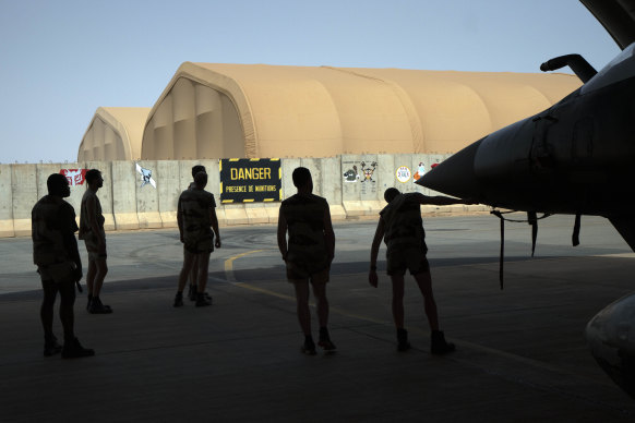 French Barkhane Air Force mechanics maintain a Mirage 2000 on the Niamey, Niger.