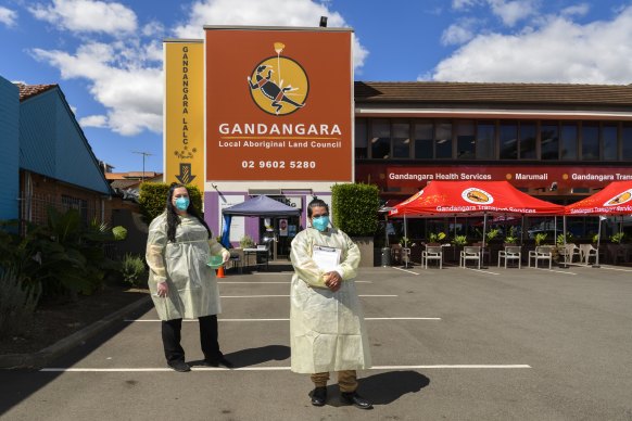 TAFE students Khloe Bolton (left) and Sarah Robinson (right) are among students helping health professionals with the rollout of COVID-19 vaccinations. 