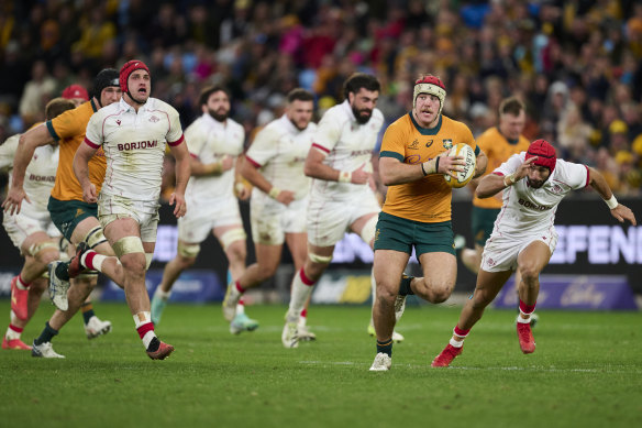 Fraser McReight breaking up the field and it led to a try.